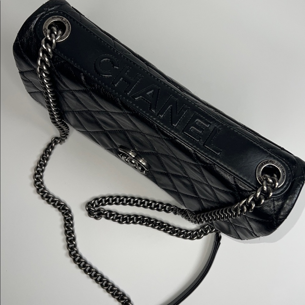 ❤️NWT CHANEL CC FLAP BAG IN BLACK AGED CALFSKIN LEATHER W/ RUTHENIUM HARDWARE - Picture 3 of 17